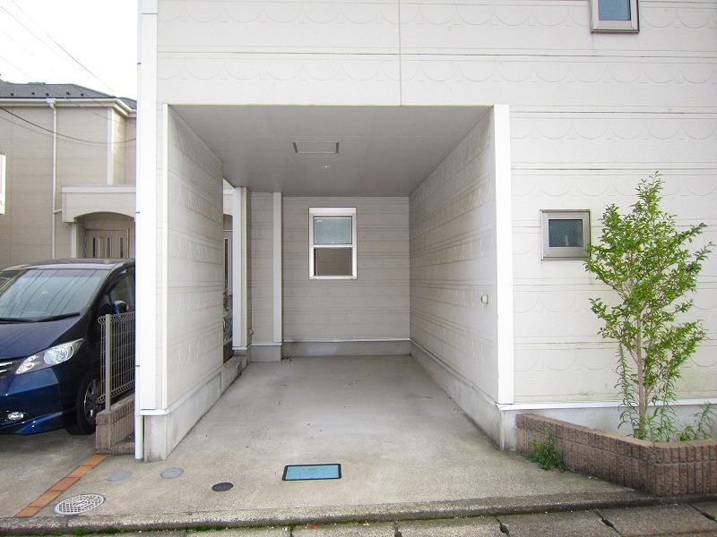 Parking lot. lighting equipment, There is a power outlet High roof also PARKING