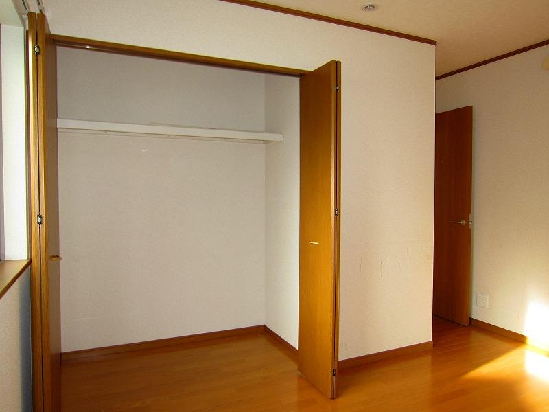 Non-living room. Depth a closet