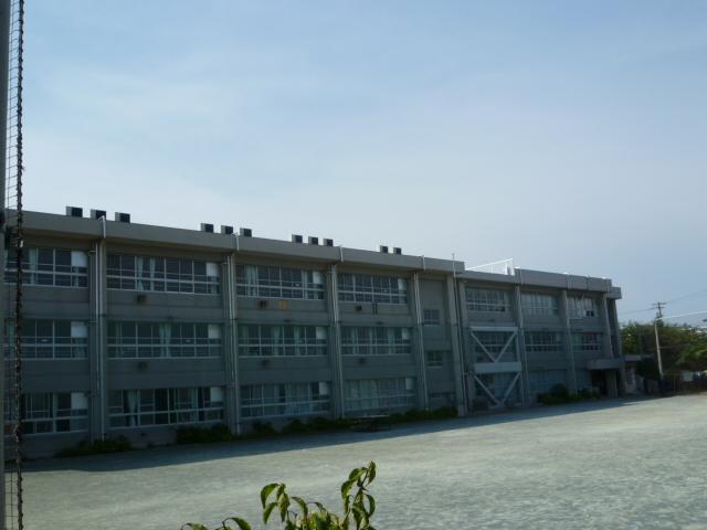 Primary school. Because the flat way to 1010m school to Yokosuka City North Shimoura Elementary School, Commuting a breeze!