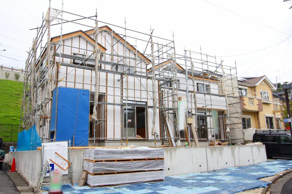 Local appearance photo. Local (11 May 2013) Shooting