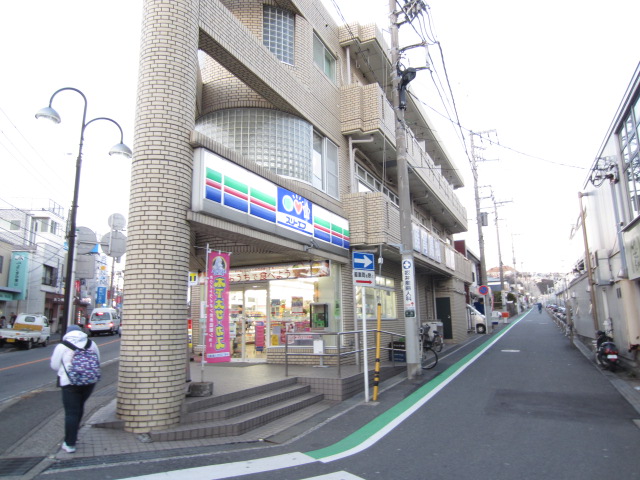 Convenience store. Three F Yokosuka Nobi store up (convenience store) 626m