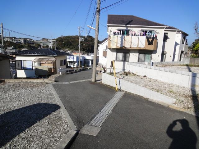 Local photos, including front road. Local (11 May 2013) Shooting