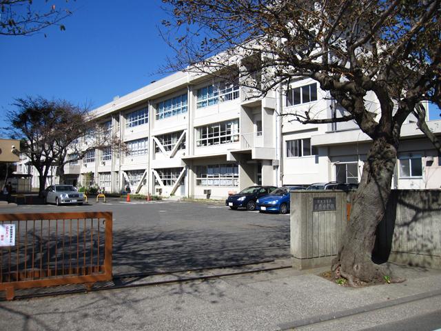 Primary school. 934m to Yokosuka Municipal Nagai Elementary School