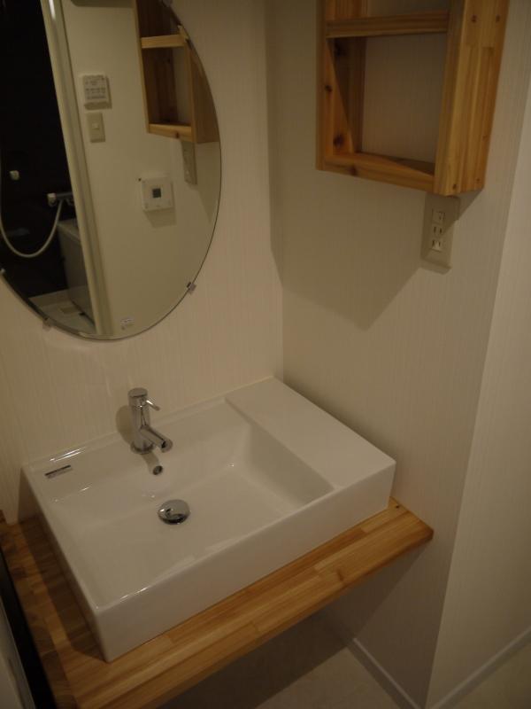 Other. Washbasin with a mirror