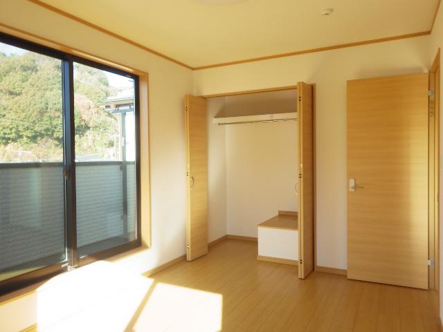 Other. Bright bedroom 7.5 Pledge