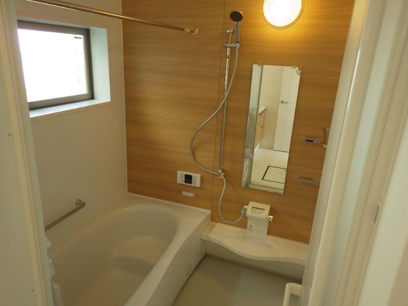 Same specifications photo (bathroom). Example of construction. Bathing also afford
