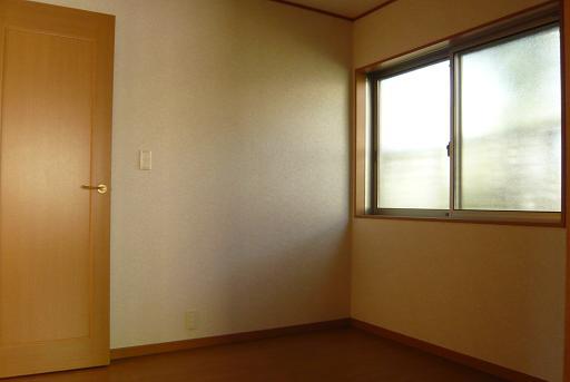 Non-living room. Building 2 1st floor Western style room 4.4 Pledge!