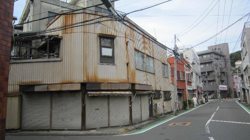 Local photos, including front road. From the northeast side