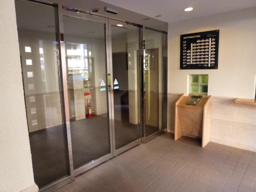 Entrance. Common areas