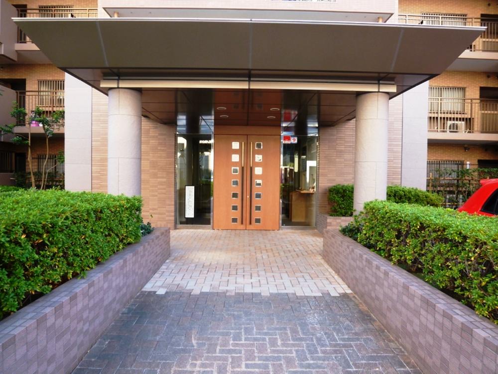 Entrance. Common areas