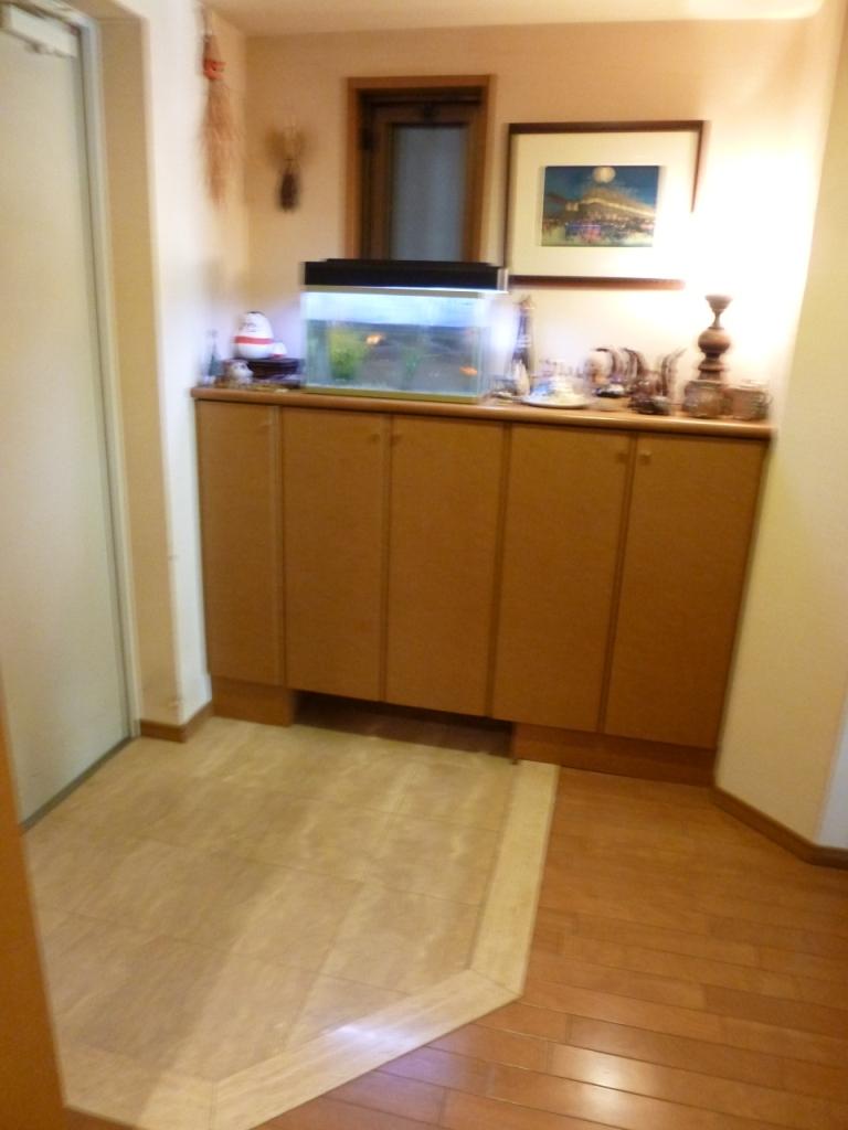 Entrance. A spacious entrance