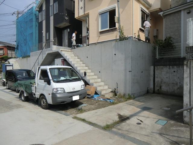 Other. Large car also can park!