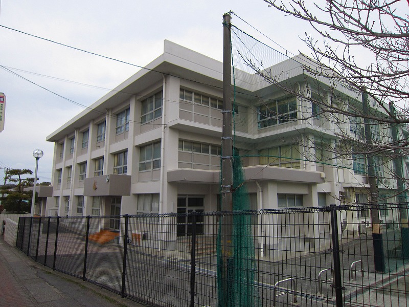 Junior high school. 634m to Yokosuka City Ikegami junior high school (junior high school)