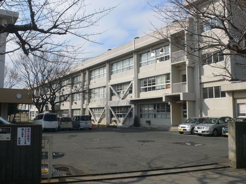 Primary school. 1070m to Yokosuka Municipal Nagai Elementary School
