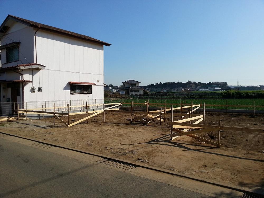 Local photos, including front road. 2013 November shooting