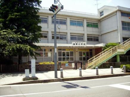 Primary school. 964m to Yokosuka Municipal Uraga Elementary School