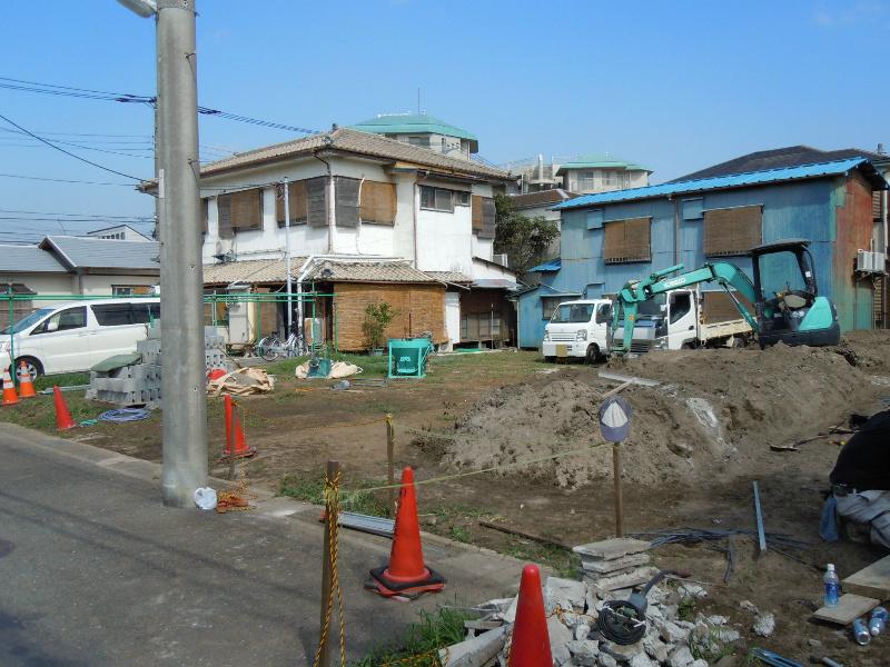 Local appearance photo. Southwest side is in contact with the road