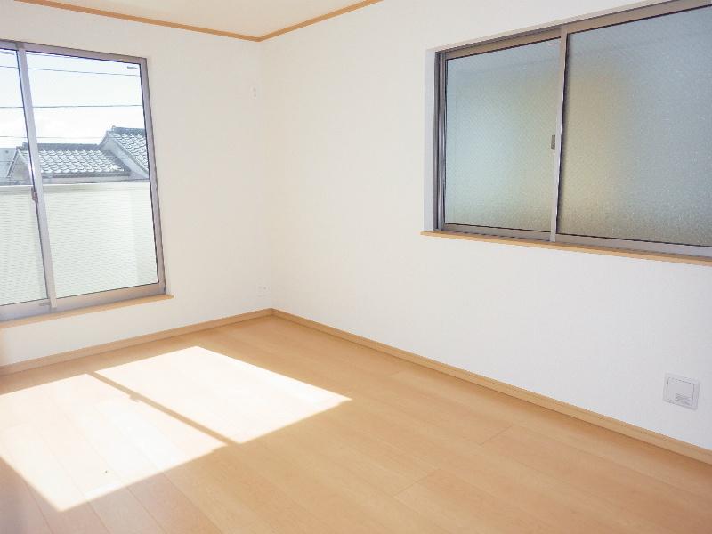 Non-living room. Western-style construction cases