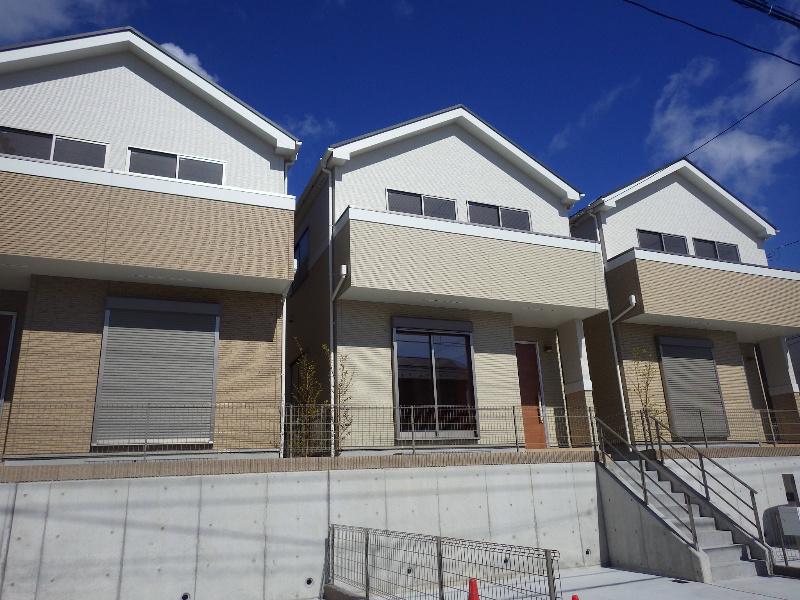 Same specifications photos (appearance). All three buildings of a subdivision