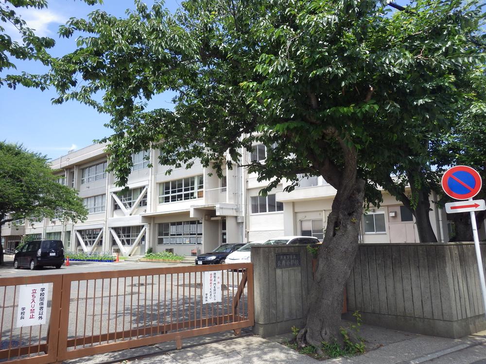 Primary school. 1420m to Yokosuka Municipal Nagai Elementary School