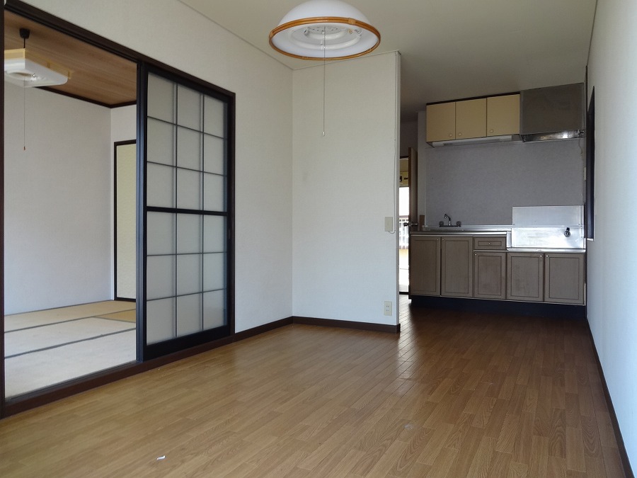 Living and room. Living is a Japanese-style room aside