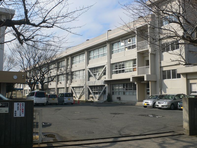 Primary school. 1305m to Yokosuka Municipal Nagai elementary school (elementary school)