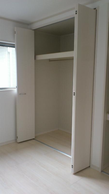 Receipt. The first floor of the housing has a space of 1.5 quires minute.