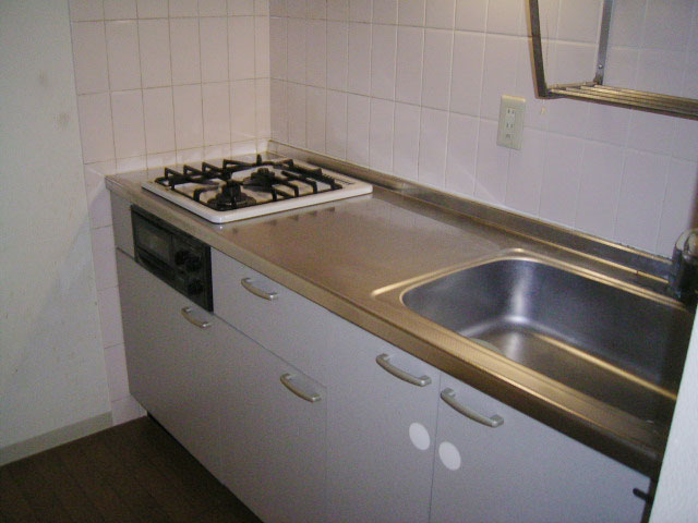 Kitchen. Wide sink! 