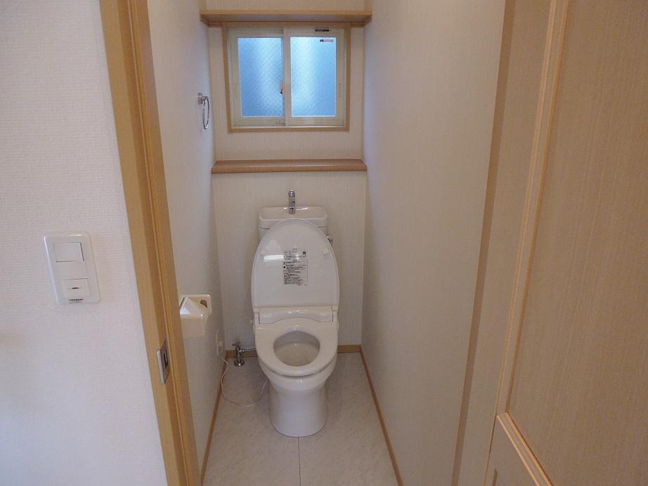 Toilet. Indoor (11 May 2013) Shooting