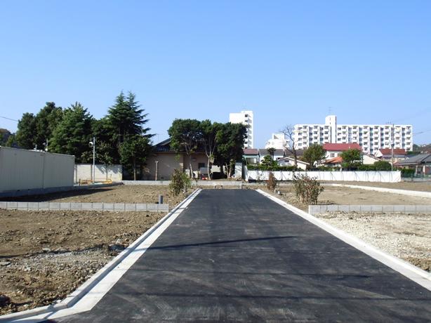 Local photos, including front road. November 17 shooting