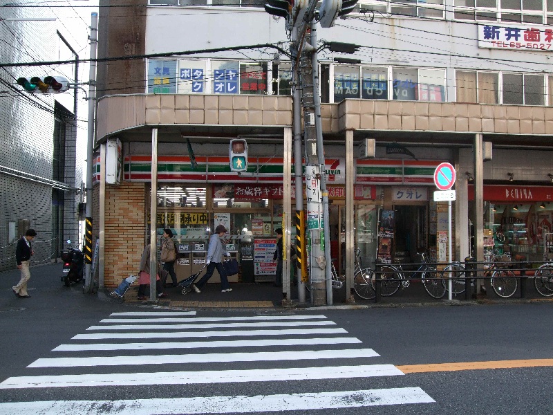 Convenience store. Seven-Eleven Keikyu ST Oppama store up (convenience store) 133m