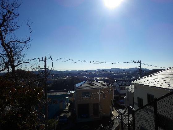 Local photos, including front road. You get a good location with views and as possible to climb in front of the hill