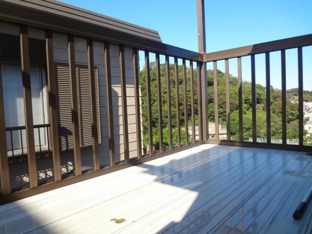 Balcony. Spacious balcony