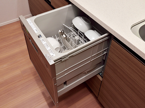 Kitchen.  [Dishwasher] "Dishwasher" is standard equipment. Eco-types that can be water-saving compared to hand washing.