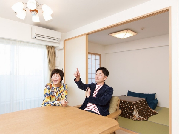 To the point that the look is "fireworks, Even if we relax in the living room to because I like chose this room with a Japanese-style room, "" of the rest day to relax in the kotatsu, Since the sea is visible, Feelings will calm "(K's house living and dining)