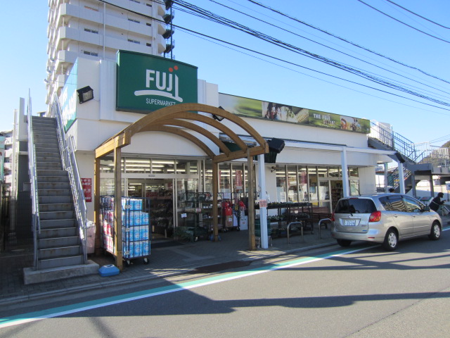 Supermarket. Fuji Kitakurihama store up to (super) 1422m