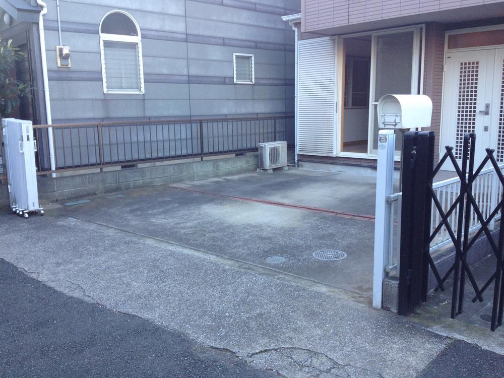 Parking lot. Local (11 May 2013) Shooting
