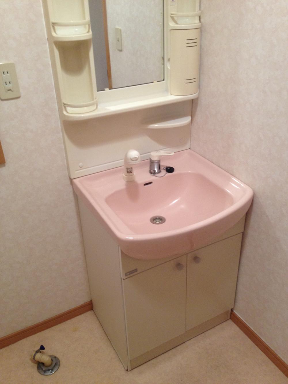 Wash basin, toilet. Indoor (11 May 2013) Shooting