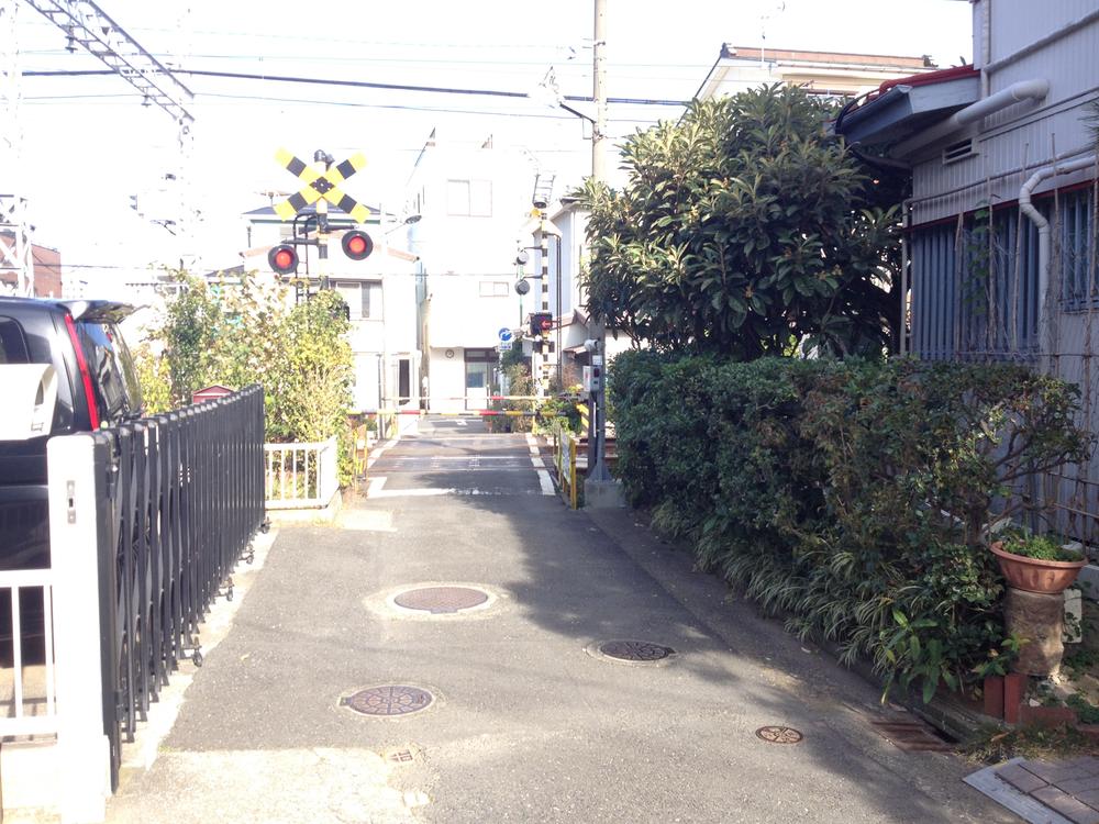 Local photos, including front road. Local (12 May 2013) Shooting