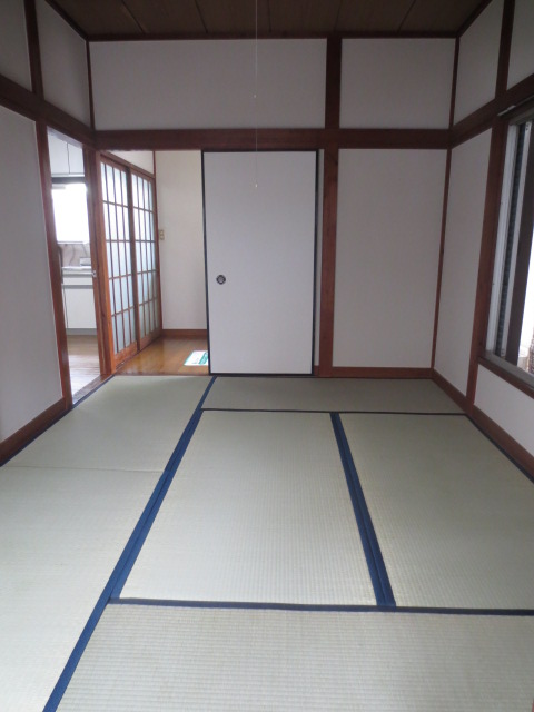 Living and room. Japanese-style room is also a beautiful pleasant