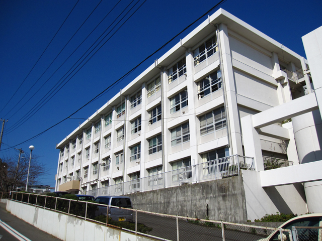 Junior high school. 657m to Yokosuka Municipal Nagai junior high school (junior high school)