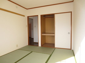 Living and room. 6 Pledge Japanese-style room with a closet