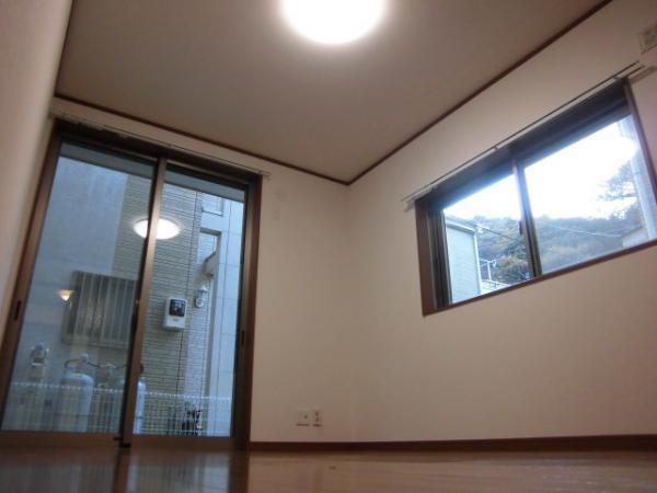 Non-living room. First floor southwest side Western-style Cross Hakawa, LED lighting new, Fire alarm is Installed.