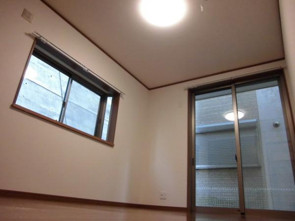 Non-living room. 1F southeast side Western-style Cross Hakawa, LED lighting new, Fire alarm is Installed.
