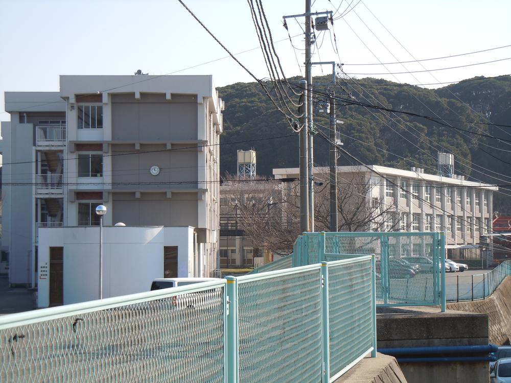 Junior high school. 1360m to Yokosuka Municipal Uraga junior high school