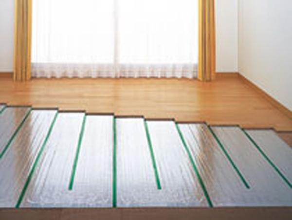 Cooling and heating ・ Air conditioning. Friendly floor heating for children because the dust is not Maiagara. It warms the entire room from the feet. Adopt efficient gas hot water type to "TES floor heating" than electric.