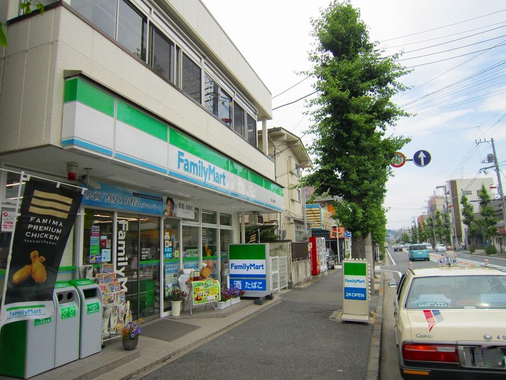 Convenience store. 328m to FamilyMart Matsuyama Kugo shop