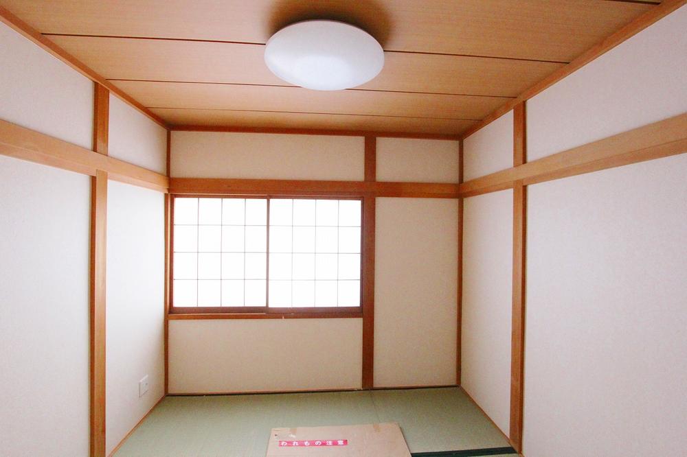 Non-living room. Indoor (12 May 2013) Shooting 2F Japanese-style end of. It was like new construction.