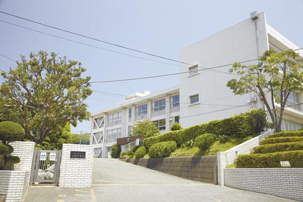 Junior high school. Municipal Kugo until junior high school 260m
