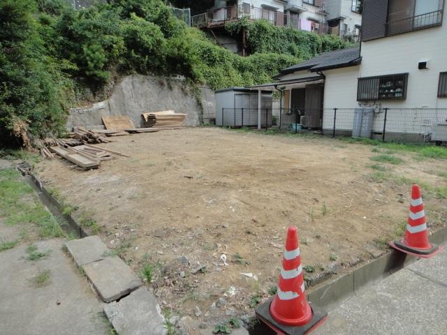 Local photos, including front road. Site about 39.85 square meters
